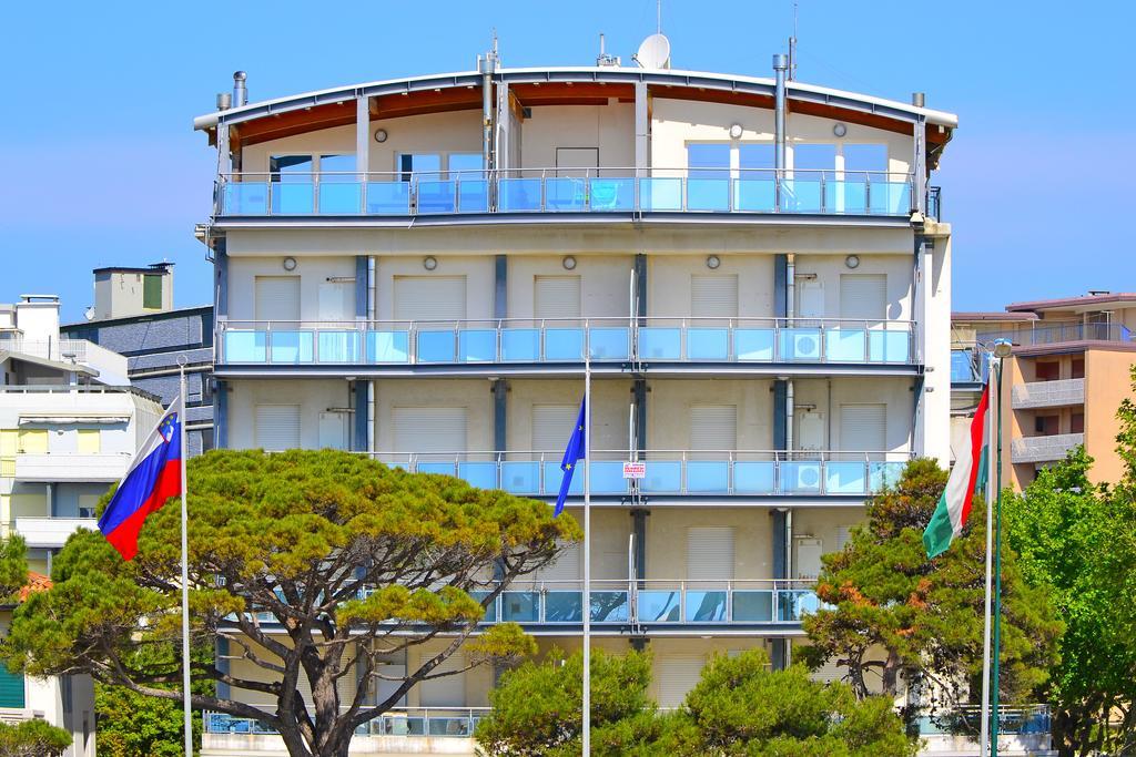 Sunbeach Apartments Lignano Sabbiadoro Exterior foto